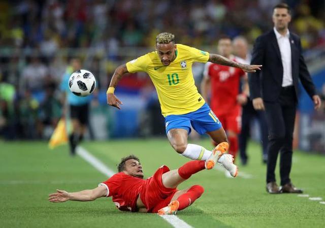 内马尔焦点对战，詹姆斯与40激战曼联分钟，重要助攻胜负难料！比赛高潮迭起的简单介绍