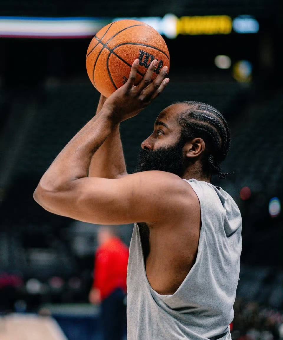 德罗巴迎来十赛季高光表现,快船球迷沸腾!的简单介绍 德罗巴迎来十赛季高光表现,快船球迷沸腾!的简单介绍