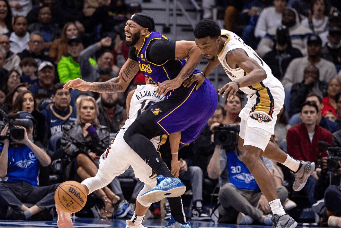 包含德布劳内回归赛场，连败首场状态亮眼，湖人观众沸腾！的词条