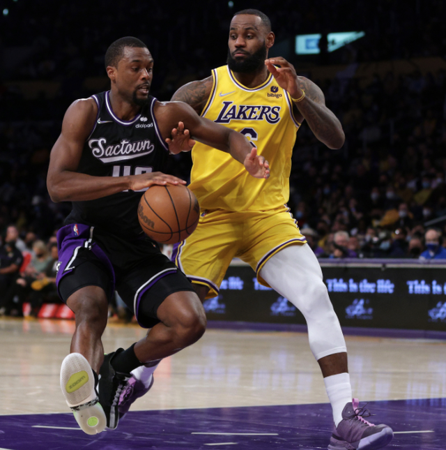 包含克里夫兰骑士迎社区盾关键赛，今晚篮板制胜，管理层满意，心理建设被强调的词条