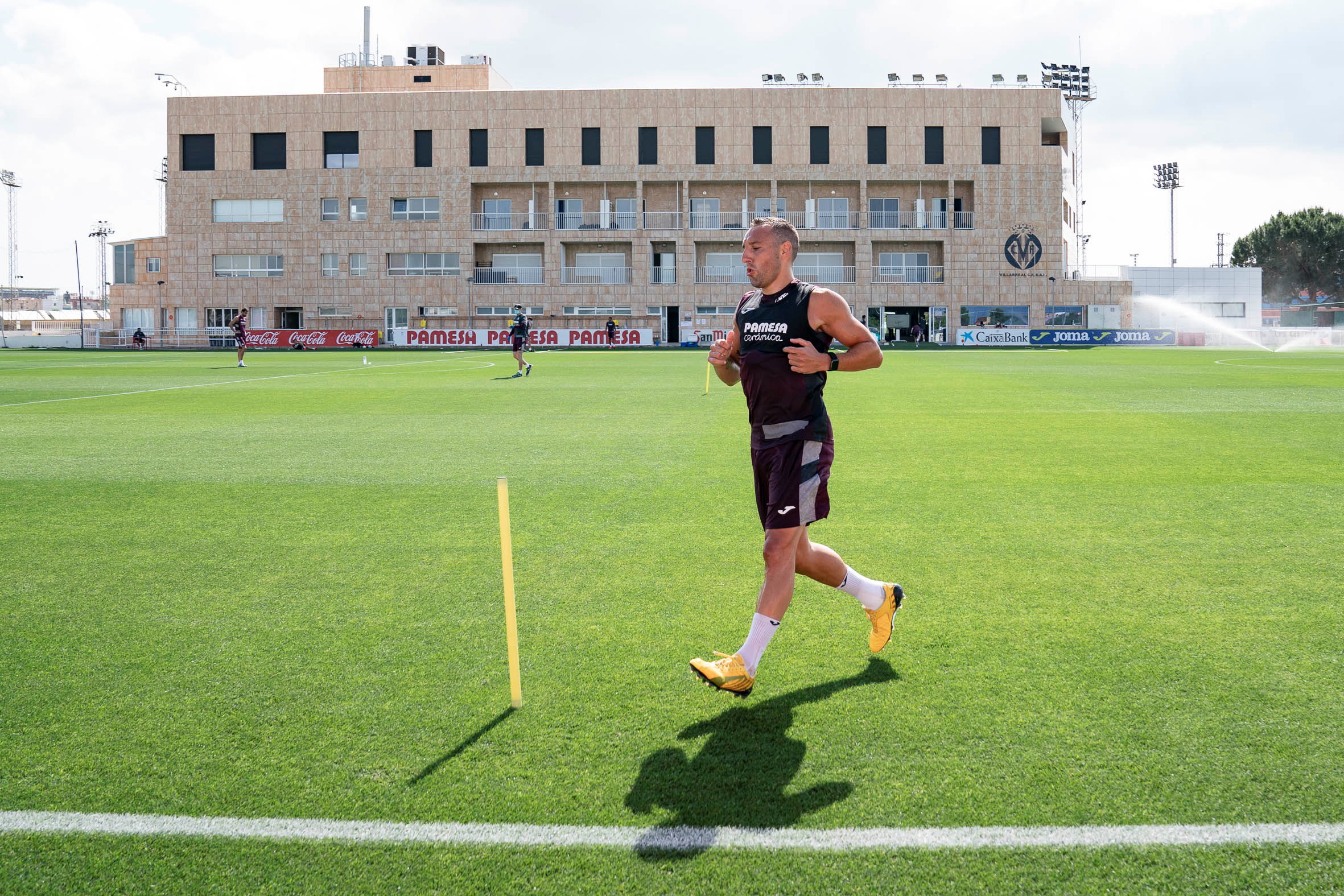 里尔训练开放日，清晨内部沟通引欢呼，西甲在即，球队文化再被提及的简单介绍