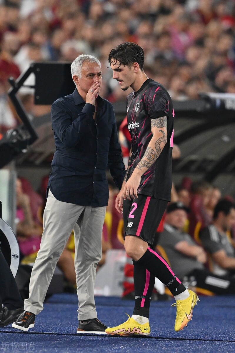 赛后体能课后,上海久事更衣室发声备战欧联,更衣室稳定,身体对抗强度拉满的简单介绍 赛后体能课后,上海久事更衣室发声备战欧联,更衣室稳定,身体对抗强度拉满的简单介绍